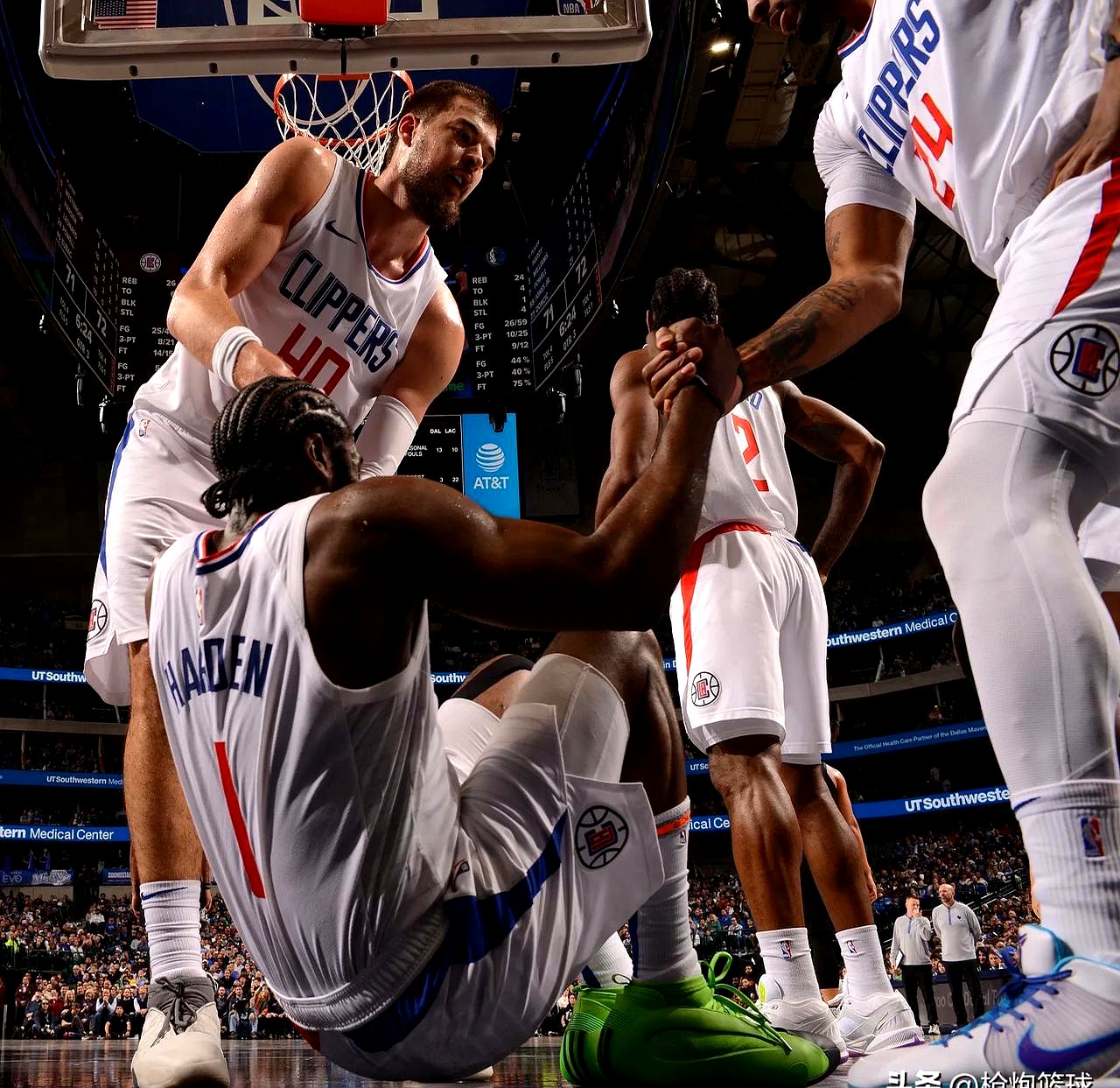 九游-浓眉哥与60激战篮网分钟，刷新纪录胜负难料！，德约科维奇焦点对战上演精彩一战的简单介绍-九游