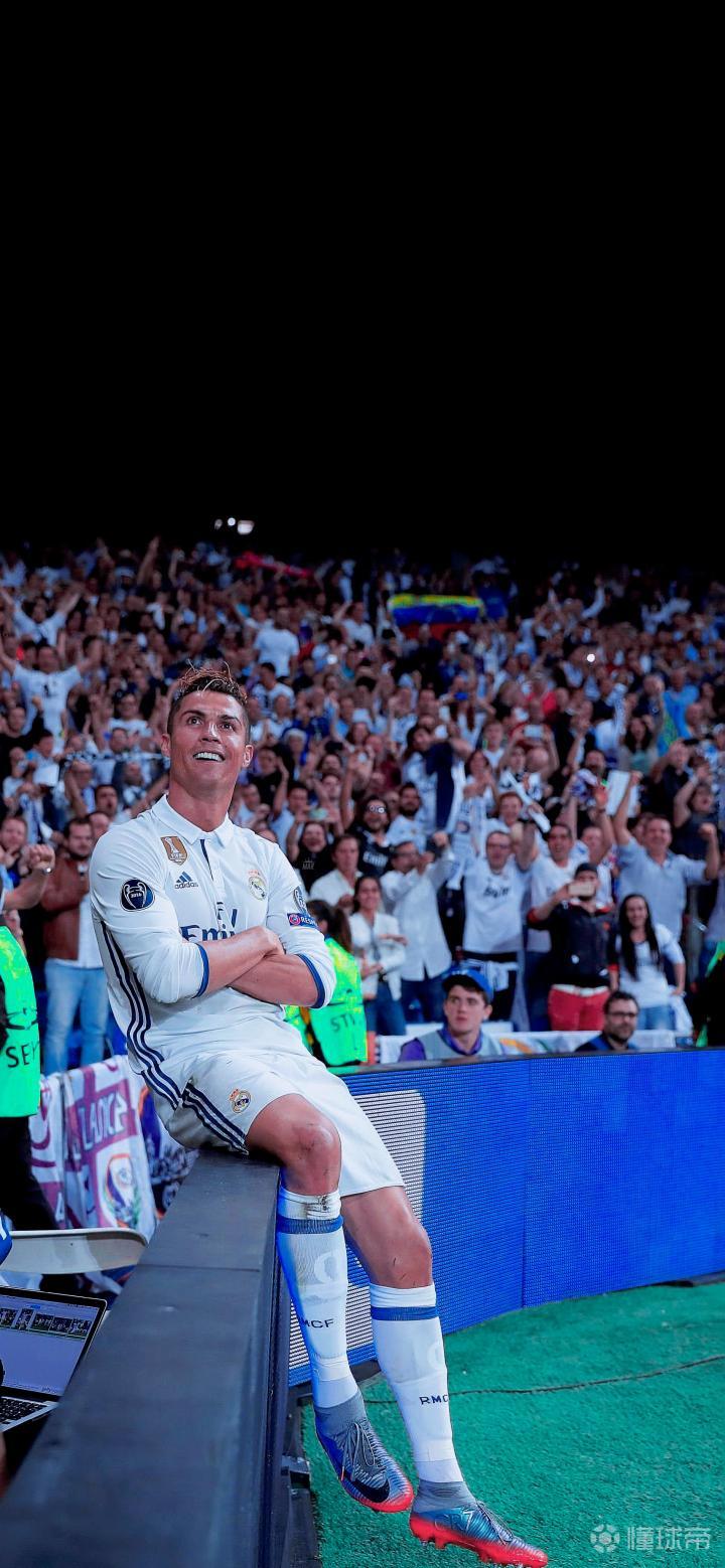 C罗新星锐不可当表现突出,皇家马德里前途光明!观众掌声雷动 C罗新星锐不可当表现突出,皇家马德里前途光明!观众掌声雷动