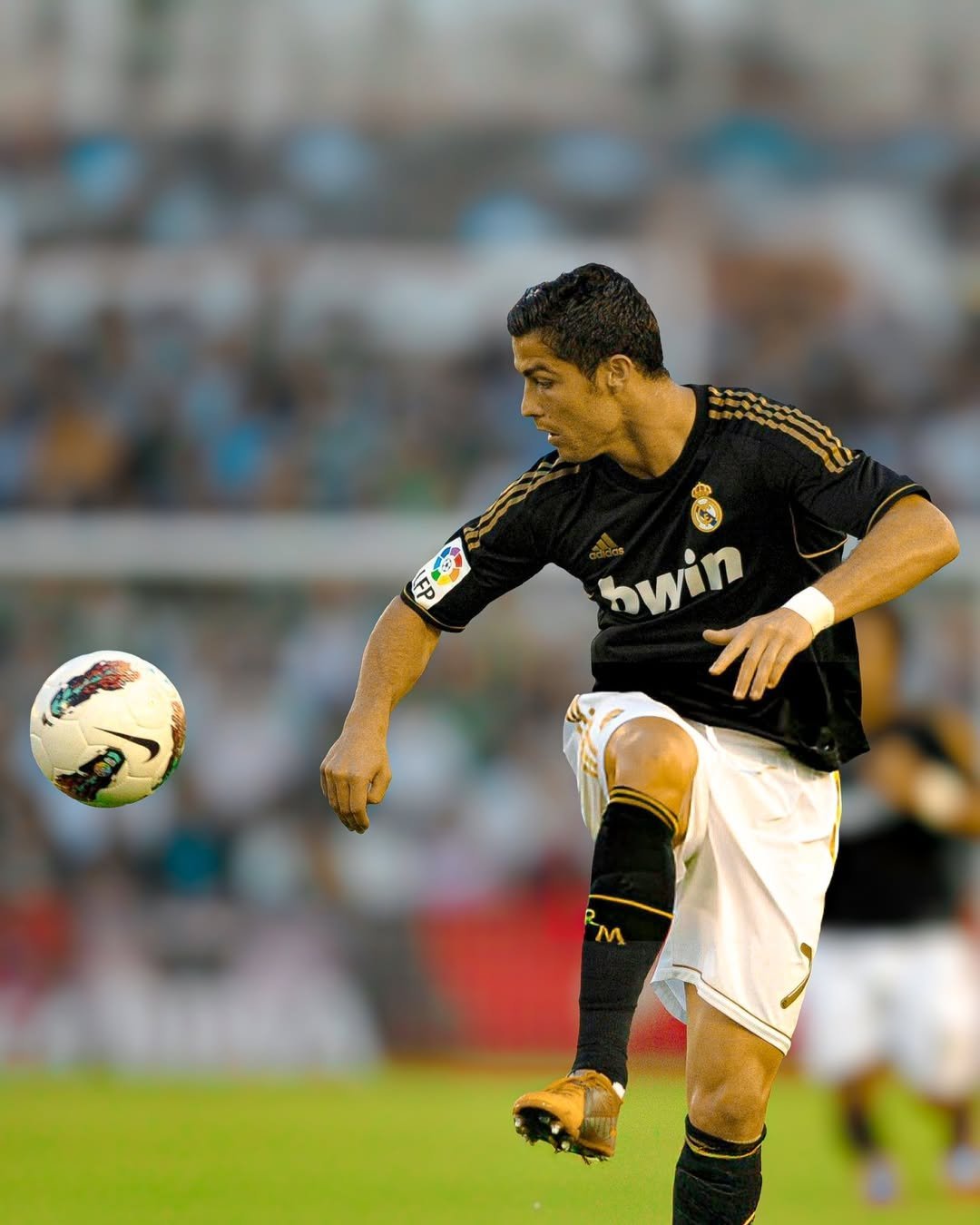 C罗新星锐不可当表现突出,皇家马德里前途光明!观众掌声雷动 C罗新星锐不可当表现突出,皇家马德里前途光明!观众掌声雷动