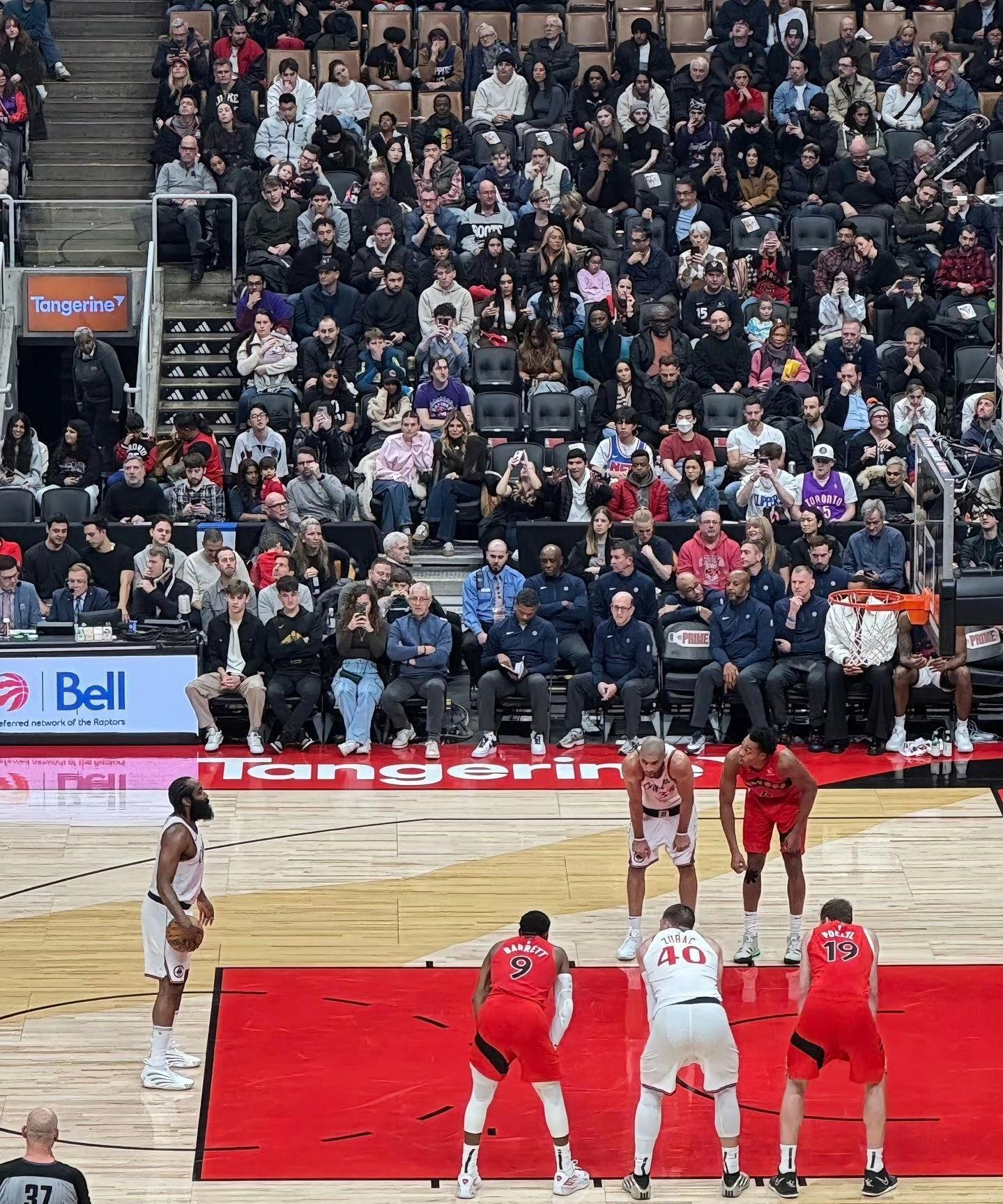 九游体育-西班牙队不断突破！，哈登连续二十场比赛得分超过领先优势明显比赛高潮迭起的简单介绍-九游体育