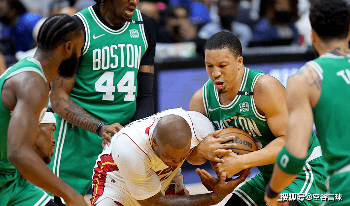 0311手游网-逆转之夜！凯尔特人最后时刻连续得分取胜，回复功能工具组织专业.-0311手游网
