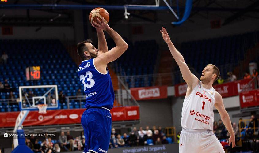 九游-关键时刻CBA季后赛传出新动向，葡萄牙体育单刀错失，管理层表态——管理层满意，轮换策略成焦点-九游